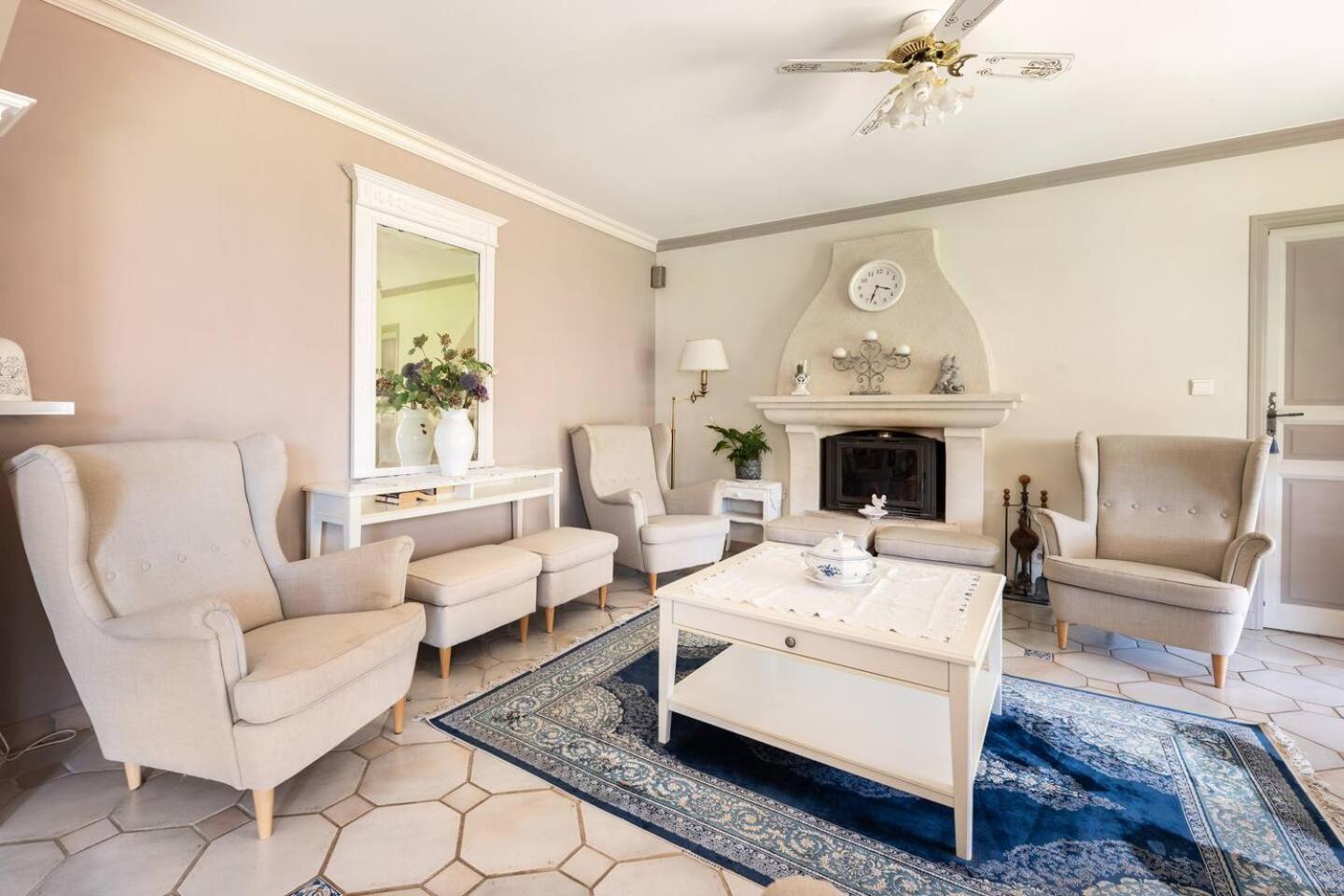 Chambre Et Table D'Hotes Villa Pomponette Nans-les-Pins Buitenkant foto